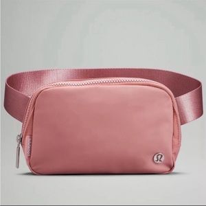 Lululemon everywhere belt bag